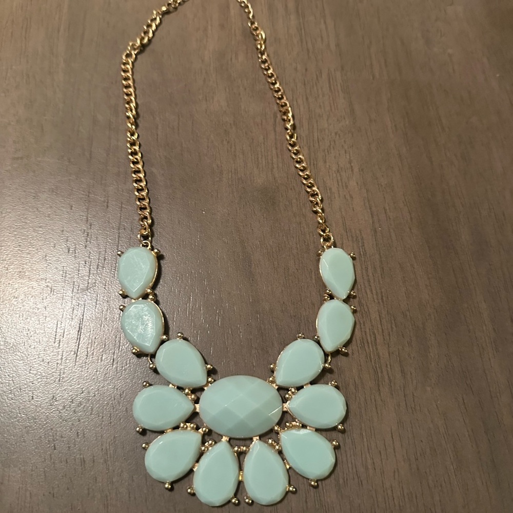 Elegant Gold and Mint Necklace